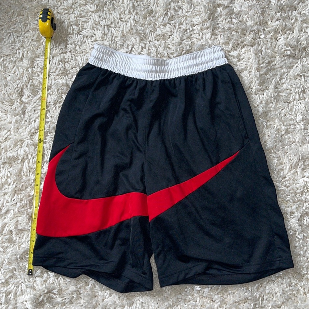 Men’s Dri Fit Nike athletic shorts (size:medium)